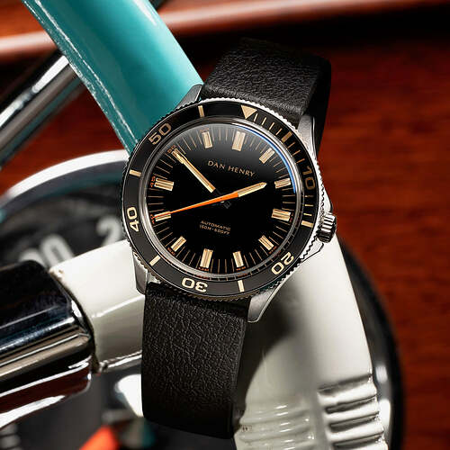 Dan_Henry_1975_Black_Regular_Rubber_Strap_19mm_Lifestyle_1100x