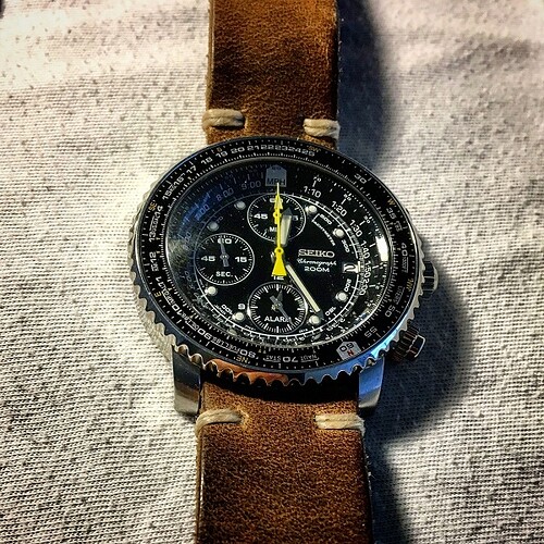 Seiko-SNA411-Flightmaster-closeup-on-brown-leather-strap-1600x1600