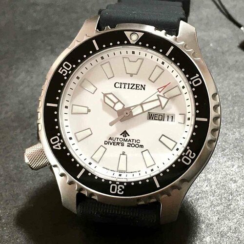 citizen-promaster-ny0118-11a-fugo-left-crown-watch-01