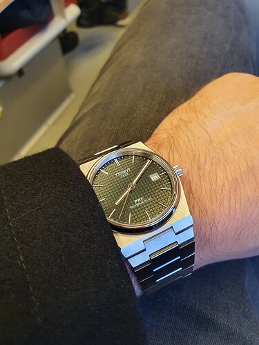 1665468476073741084131800698691