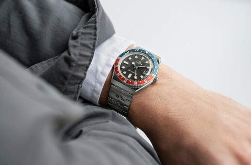 SmartSelect_20221011_103629_HODINKEE
