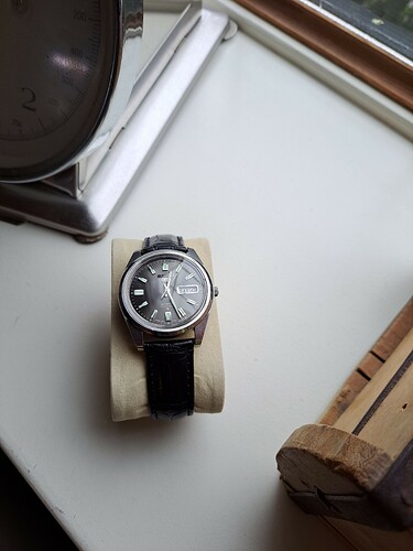Seiko met nieuw glas en crocoband