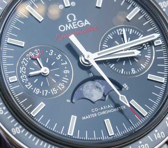 Omega-Speedmaster-Moonphase-Chronograph-Master-Chronometer-aBlogtoWatch-62