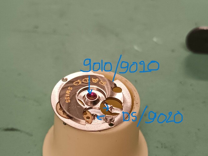 pinions 9020 of D5 en midden 9010 of 9020
