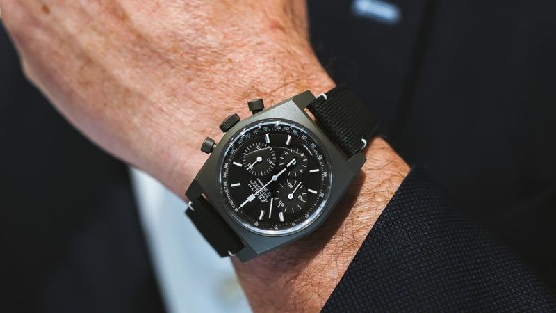 zenith-chronomaster-revival-a384-shadow