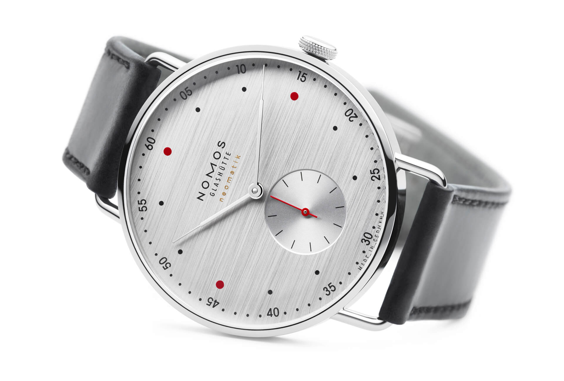 Nomos-Glashuette-Metro-Neomatik-39-Silvercut-b
