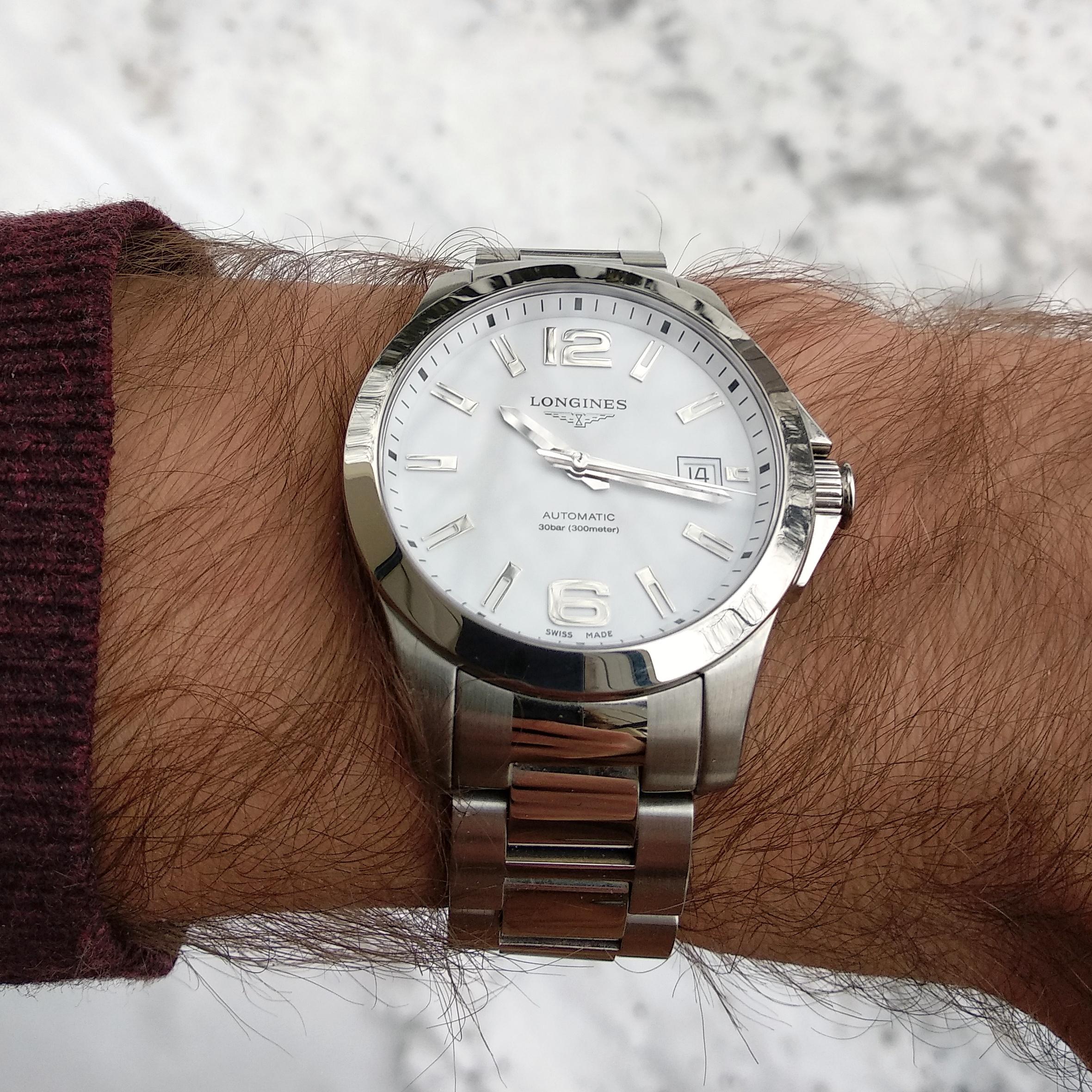 Longines Conquest 39mm white or black dial Algemene