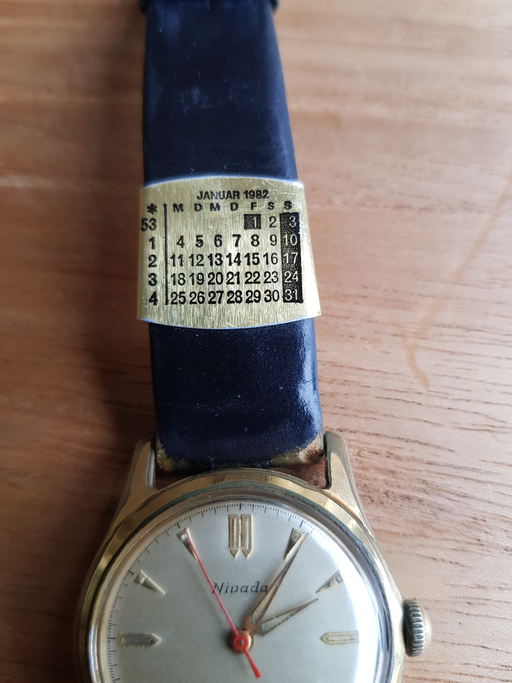 Nivada horloge met Kalender maand op de band - Vragen over echtheid, type,  waarde etc - Horlogeforum.nl - het forum voor liefhebbers van horloges