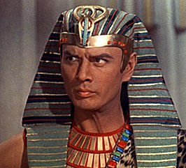 266px-Yul_Brynner_in_The_Ten_Commandments_film_trailer