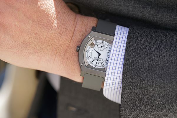 fp-journe-elegante-wristshot-2-50e1d667-afe8-4c2c-9ea3-717ff948d3b3_s600x0_q80_noupscale