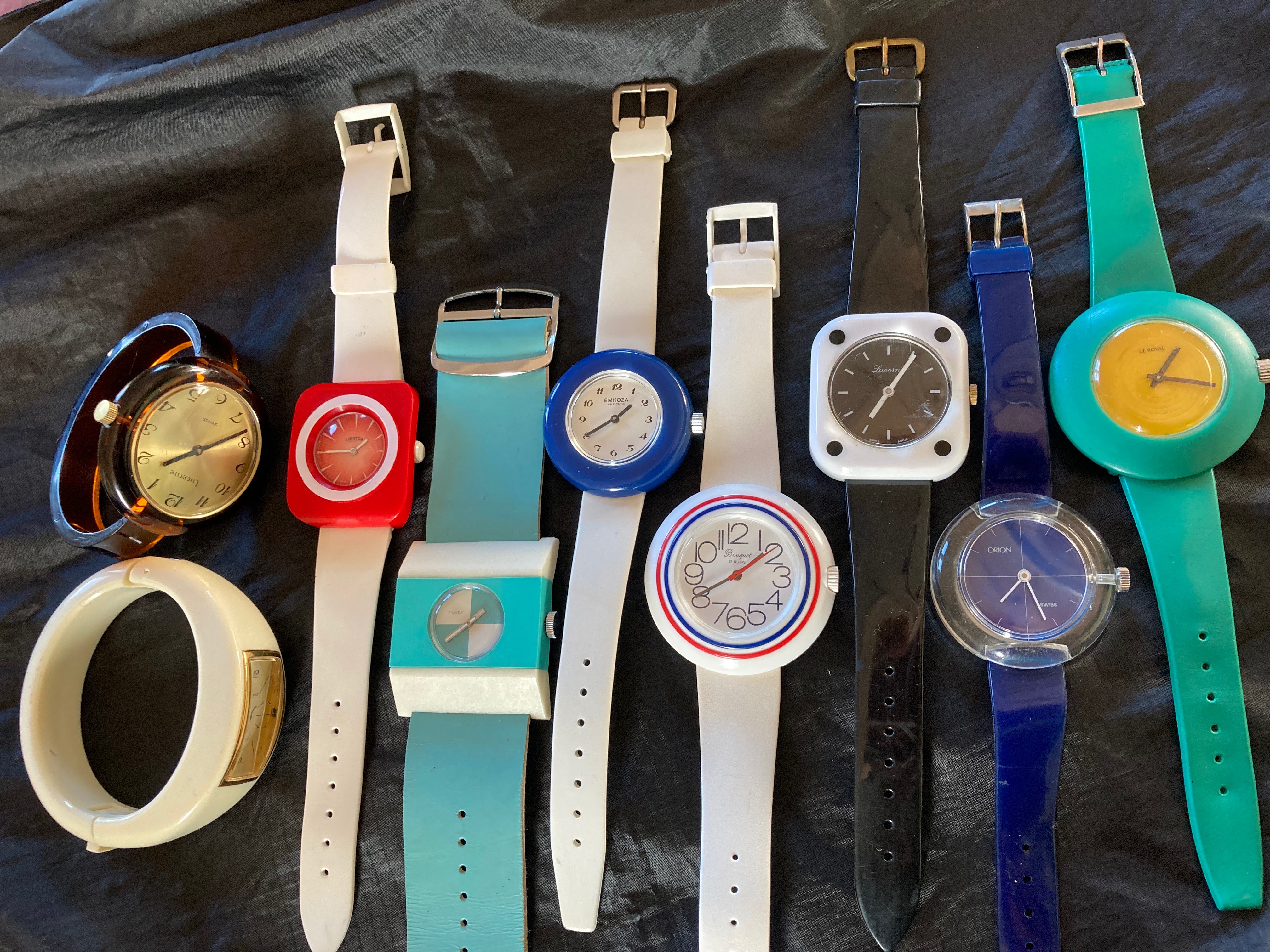 Plastic horloge sales
