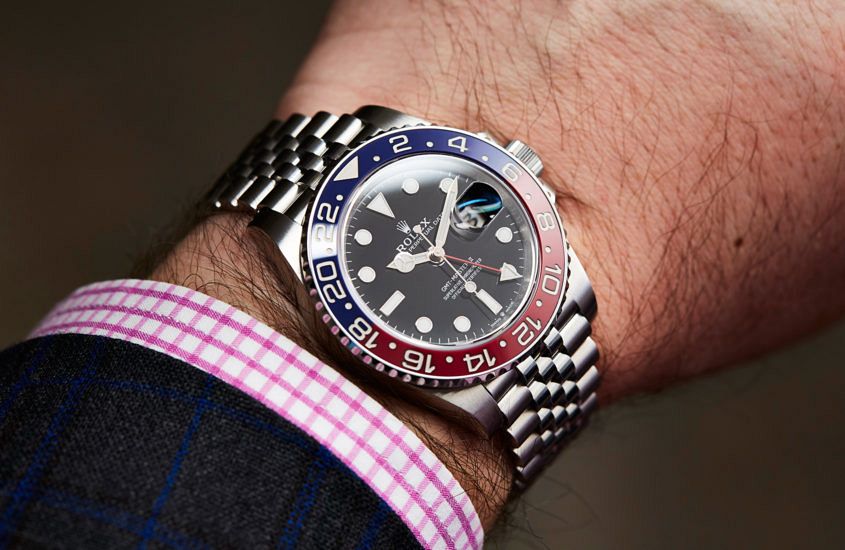 Rolex-GMT-Pepsi-126710-BLRO-6-845x550