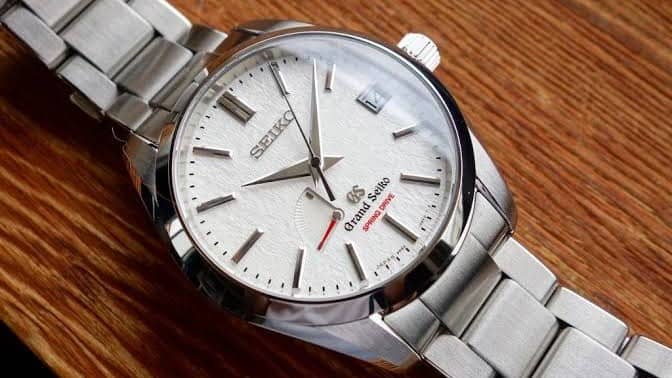 Titel-Grand-Seiko-SBGA421-AJHH-Limited-Edition-Red-Snowflake