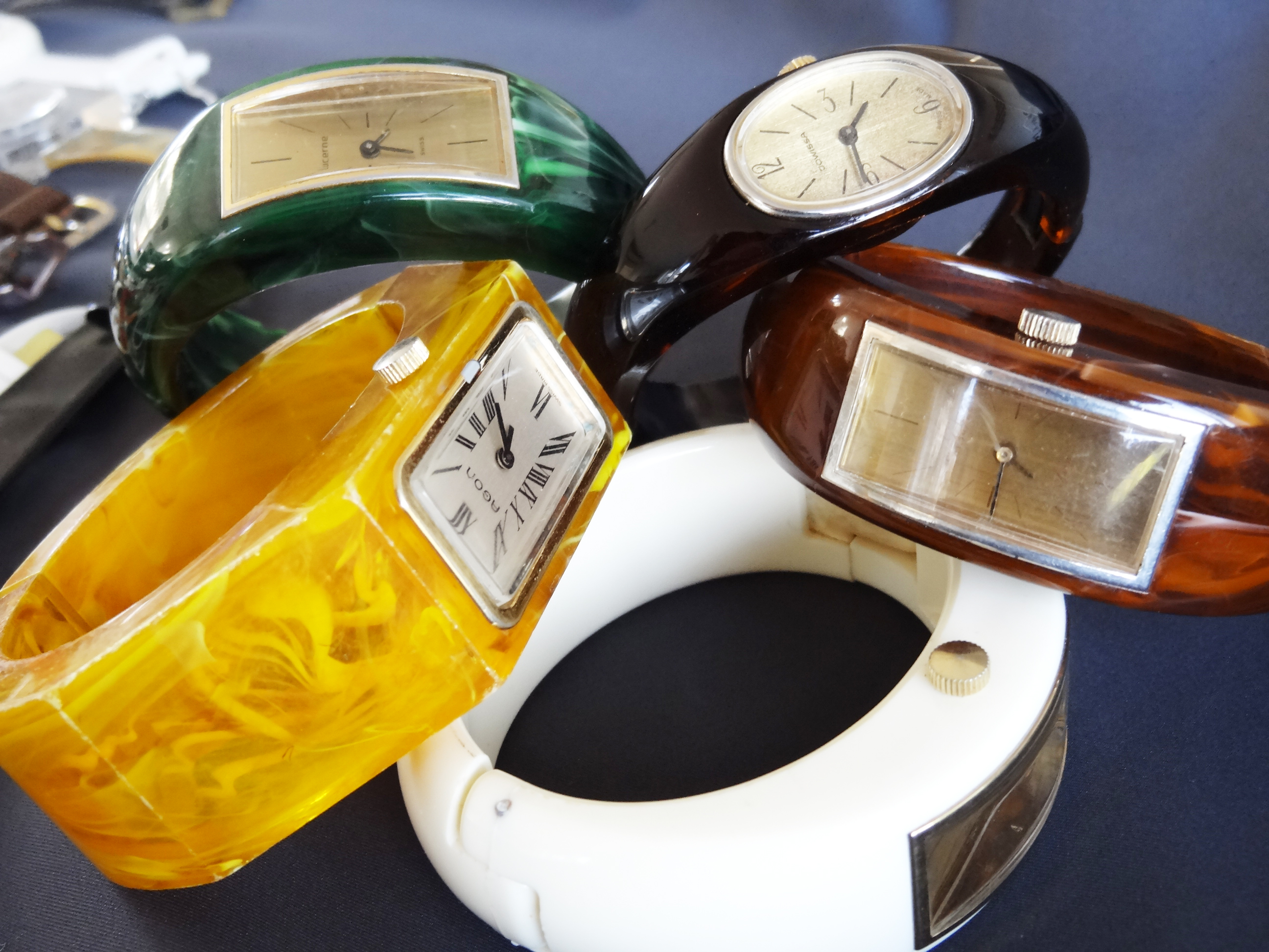 Plastic horloge best sale