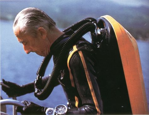 d18f4e618dcb4e9abb86cfeb70f62420--jacques-yves-cousteau-diving-suit
