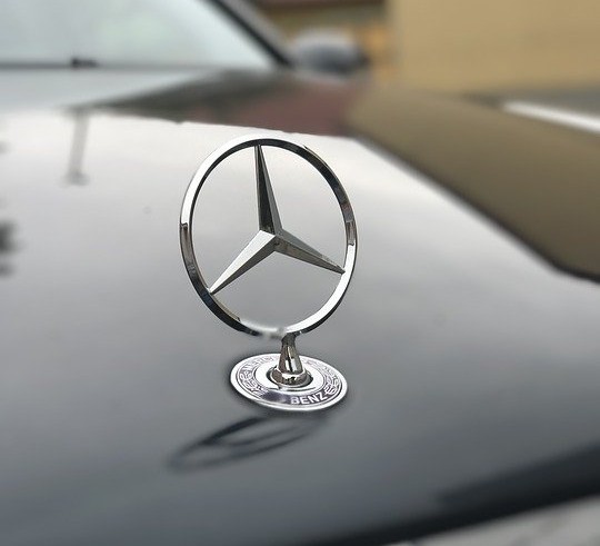 mercedes-2548295_960_720~2